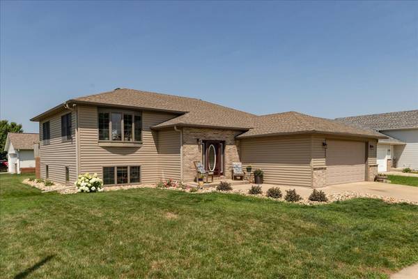 205 10th AVE SE, Kasson, MN 55944