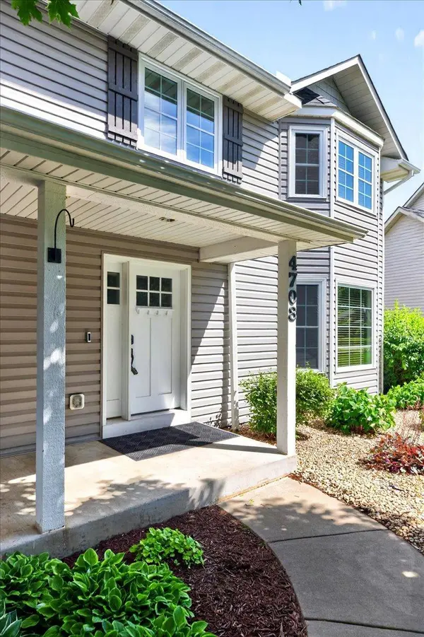 4708 Weston Hills DR, Eagan, MN 55123