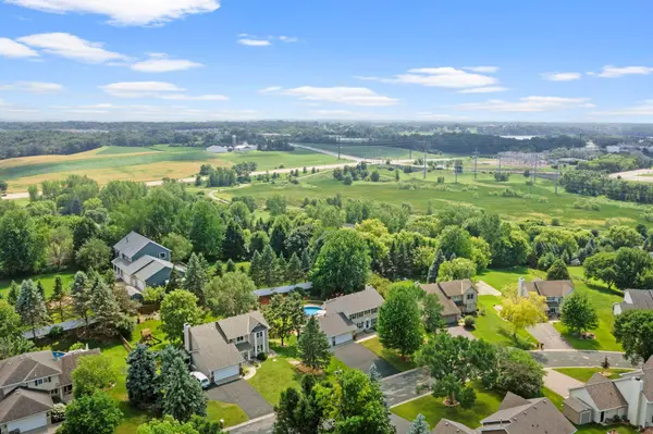 1801 Valley Ridge TRL S, Chanhassen, MN 55317