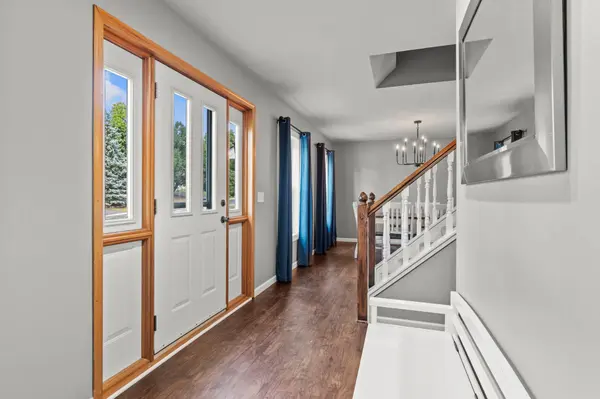 1801 Valley Ridge TRL S, Chanhassen, MN 55317