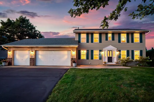 1801 Valley Ridge TRL S, Chanhassen, MN 55317
