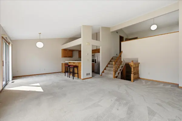 5758 Heather Ridge DR, North Saint Paul, MN 55126