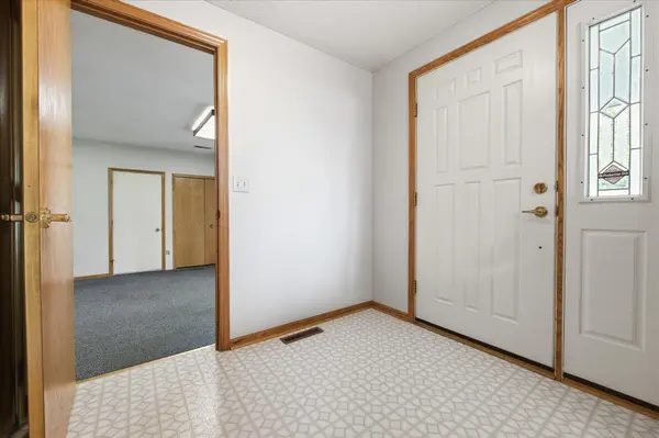 5758 Heather Ridge DR, North Saint Paul, MN 55126