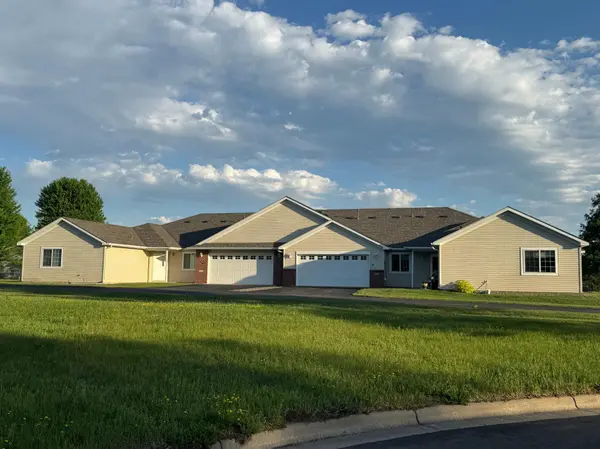 1276 Heritage LN, Waite Park, MN 56387