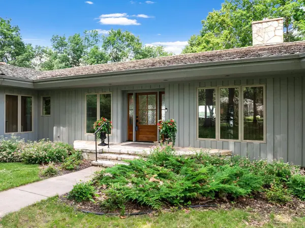22 Evergreen RD, North Oaks, MN 55127