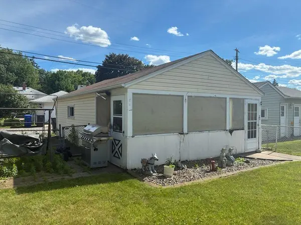 1552 Idaho AVE E, Saint Paul, MN 55106