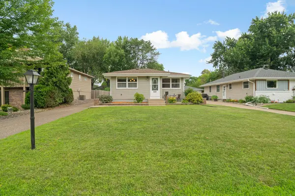 6738 Knoll ST N, Golden Valley, MN 55427
