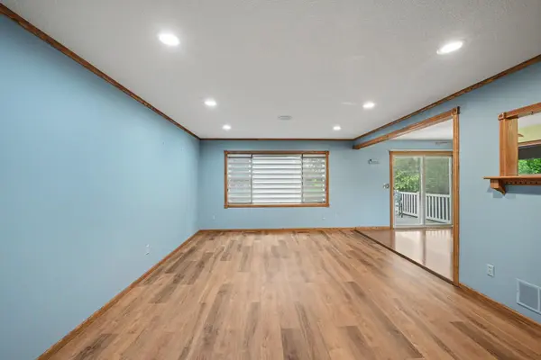2288 Phylis CT E, Maplewood, MN 55119