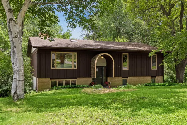 2700 Kyle AVE N, Golden Valley, MN 55422