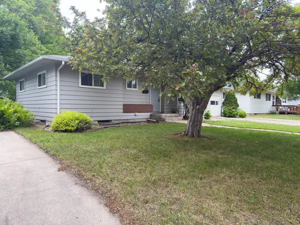 1107 17th ST S, Moorhead, MN 56560