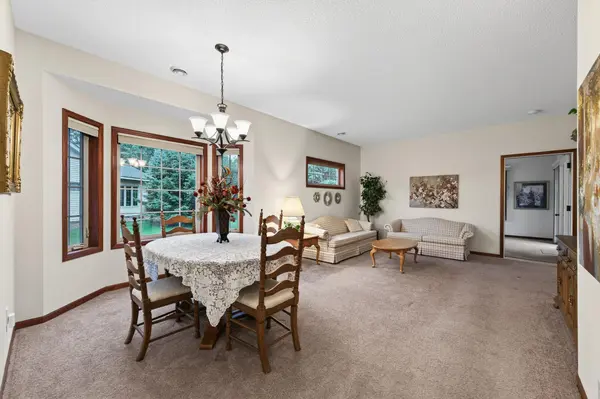 313 Summer PL E, Maplewood, MN 55117