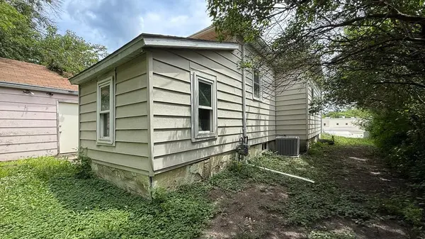 308 W College DR, Marshall, MN 56258