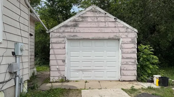 308 W College DR, Marshall, MN 56258