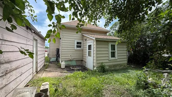 308 W College DR, Marshall, MN 56258