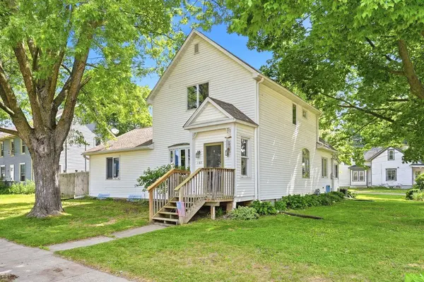 180 S Plum ST, Ellsworth, WI 54011