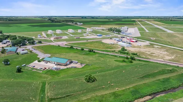 321 E Burlington CIR, Marshall, MN 56258