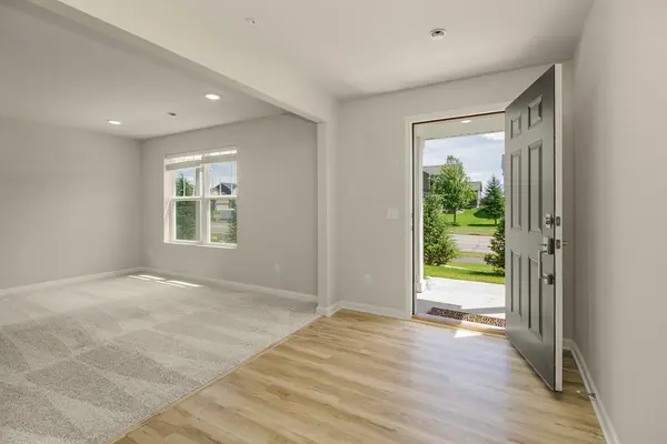 5860 156th ST W, Apple Valley, MN 55124