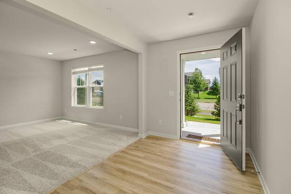 5860 156th ST W, Apple Valley, MN 55124