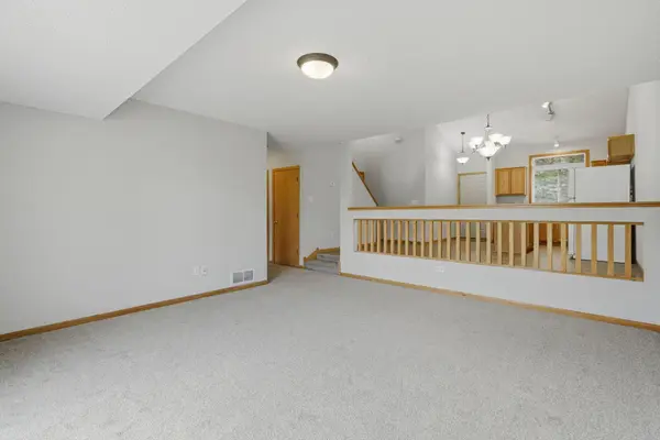 4104 Jarmann LN, Shakopee, MN 55379
