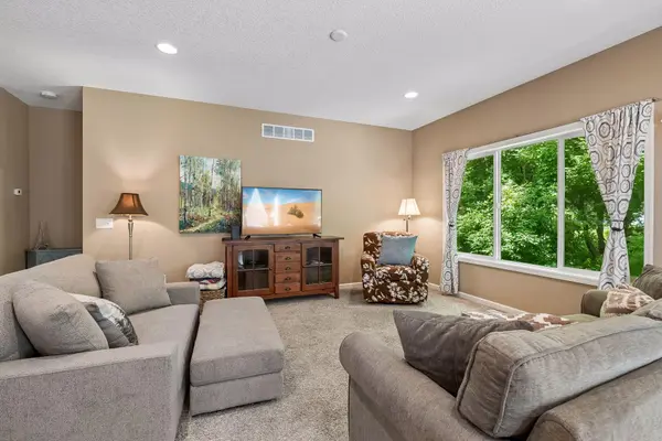 3165 Doneene LN, Eagan, MN 55121
