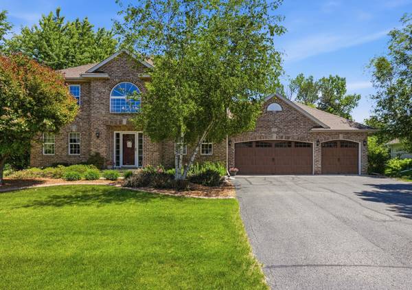 8511 Cedar CT, Victoria, MN 55386