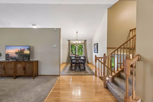 628 Eagle Ridge RD, Woodbury, MN 55125