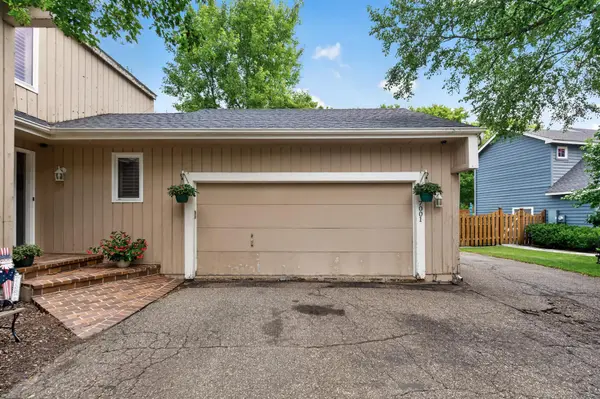 7001 Beacon CIR, Eden Prairie, MN 55346