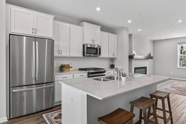 8658 London CIR NE #B, Blaine, MN 55449