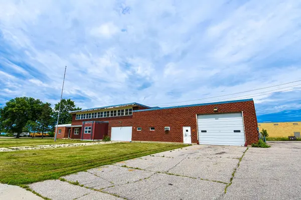 423 Zeh ST W, Thief River Falls, MN 56701