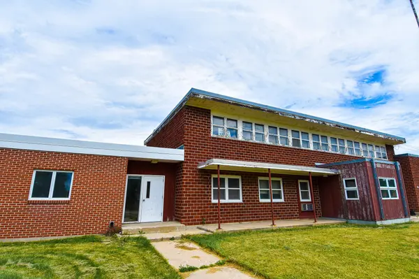 423 Zeh ST W, Thief River Falls, MN 56701