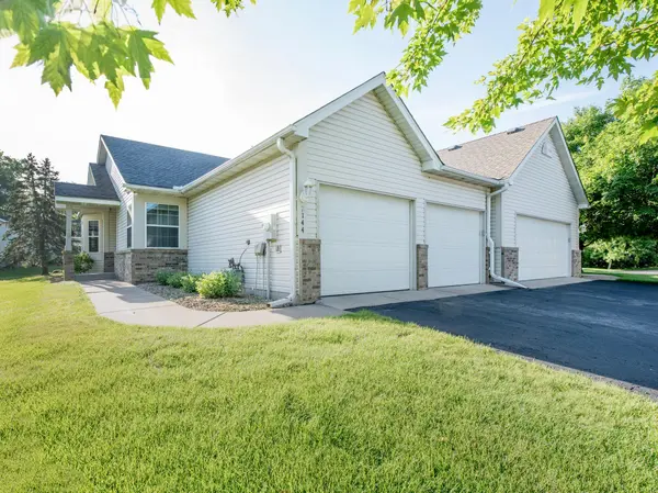 2144 Albemarle CT N, Roseville, MN 55113