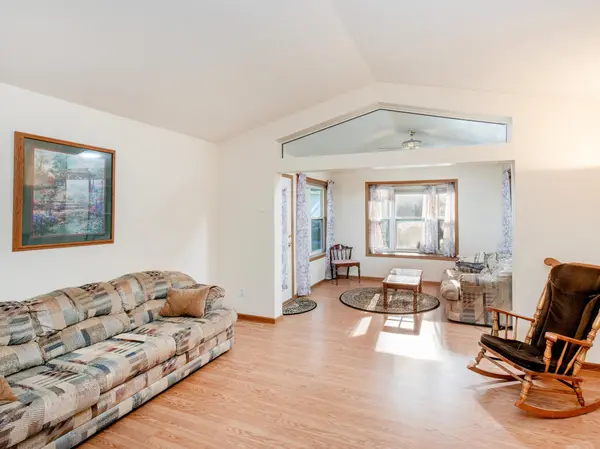 2144 Albemarle CT N, Roseville, MN 55113