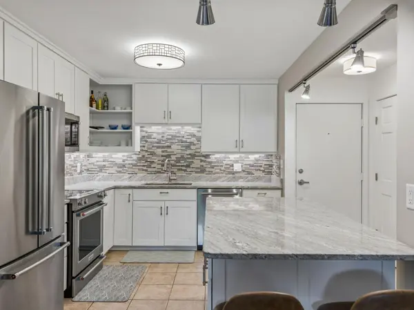 210 W Grant ST #107, Minneapolis, MN 55403