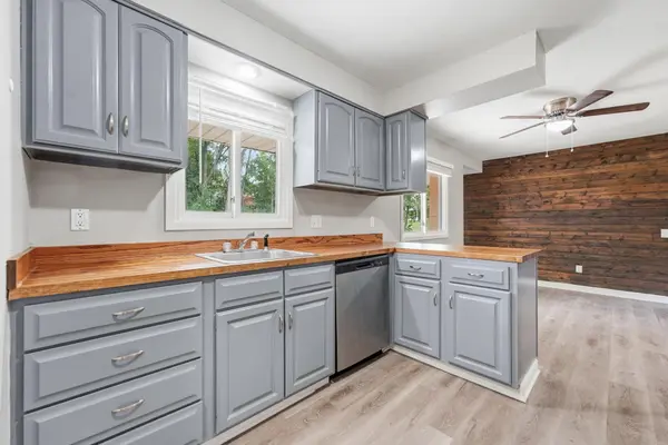 409 Harold DR, Burnsville, MN 55337