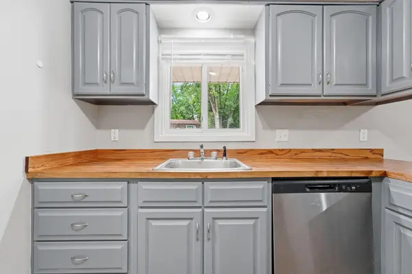 409 Harold DR, Burnsville, MN 55337
