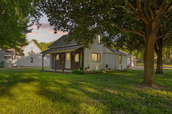 533 9th ST NW, Faribault, MN 55021