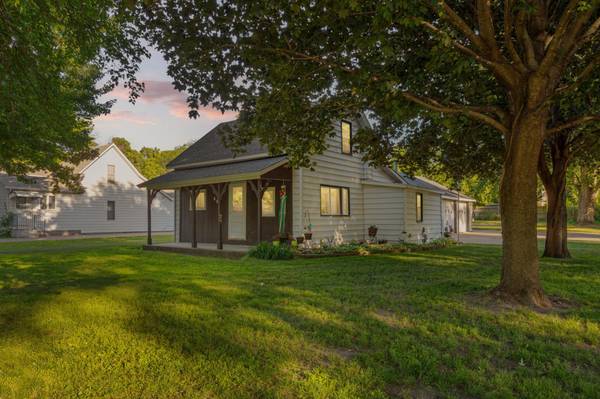 533 9th ST NW, Faribault, MN 55021