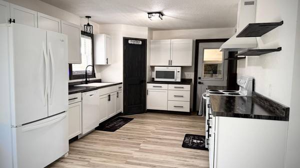 26 Oak LN, Pine Island, MN 55963