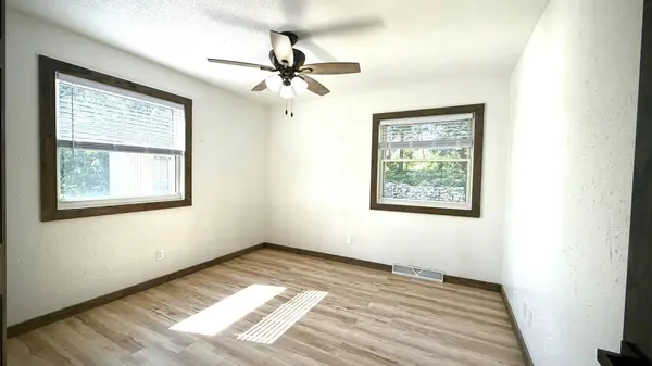 26 Oak LN, Pine Island, MN 55963