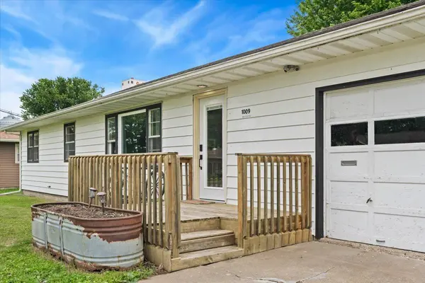 1009 W Center ST, Lake City, MN 55041