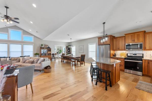 38209 Everett AVE, North Branch, MN 55056