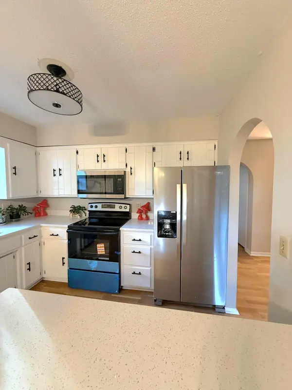 4174 Oakcrest DR, Vadnais Heights, MN 55127