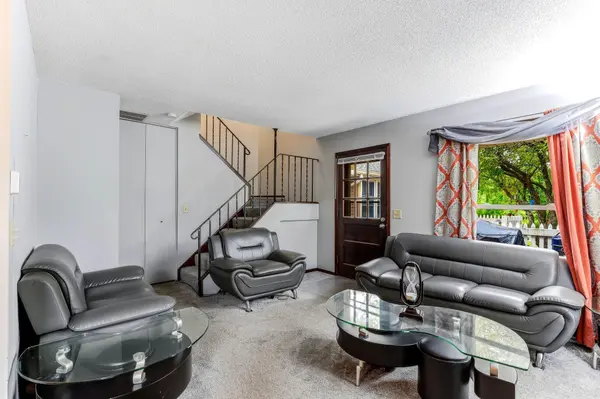 6877 Grenwich LN N, Oakdale, MN 55128