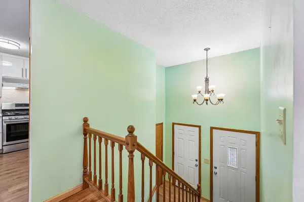9526 Grey Widgeon PL, Eden Prairie, MN 55347