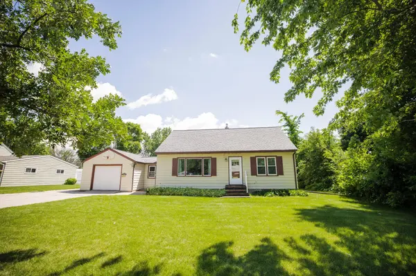 1006 Poughkeepsie AVE, Morris, MN 56267