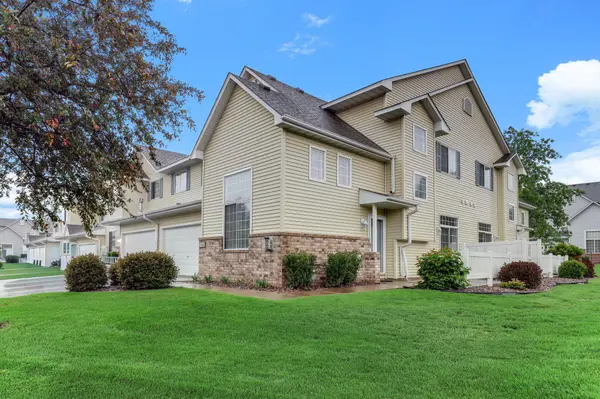 3128 Juniper LN #E, Woodbury, MN 55125