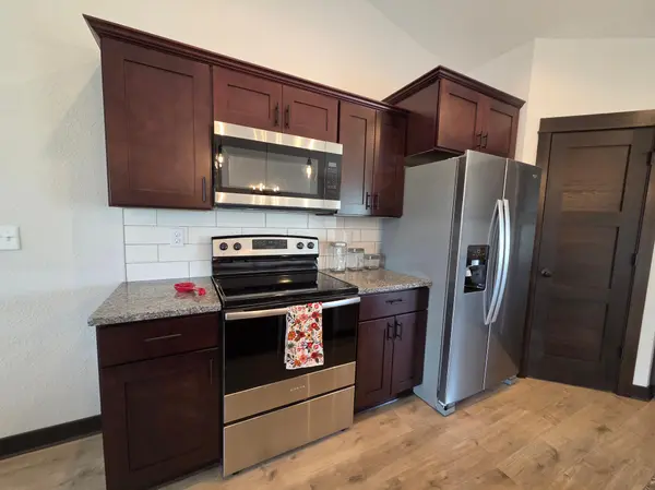 250 Henry CIR, Green Isle, MN 55338