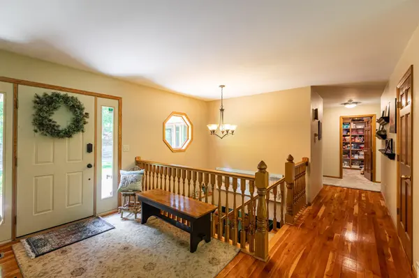 47060 Queens Cove CIR, La Crescent, MN 55947