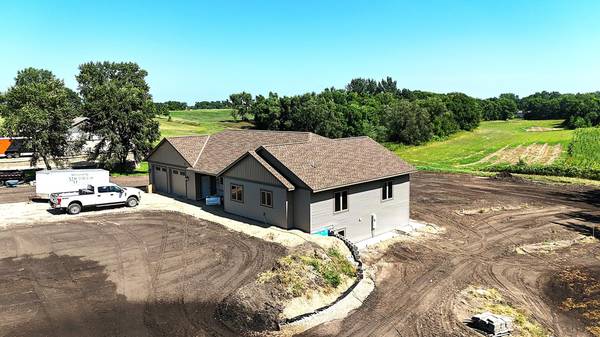 16435 26th St NE, New London, MN 56273
