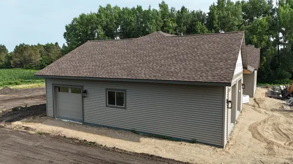 16435 26th St NE, New London, MN 56273